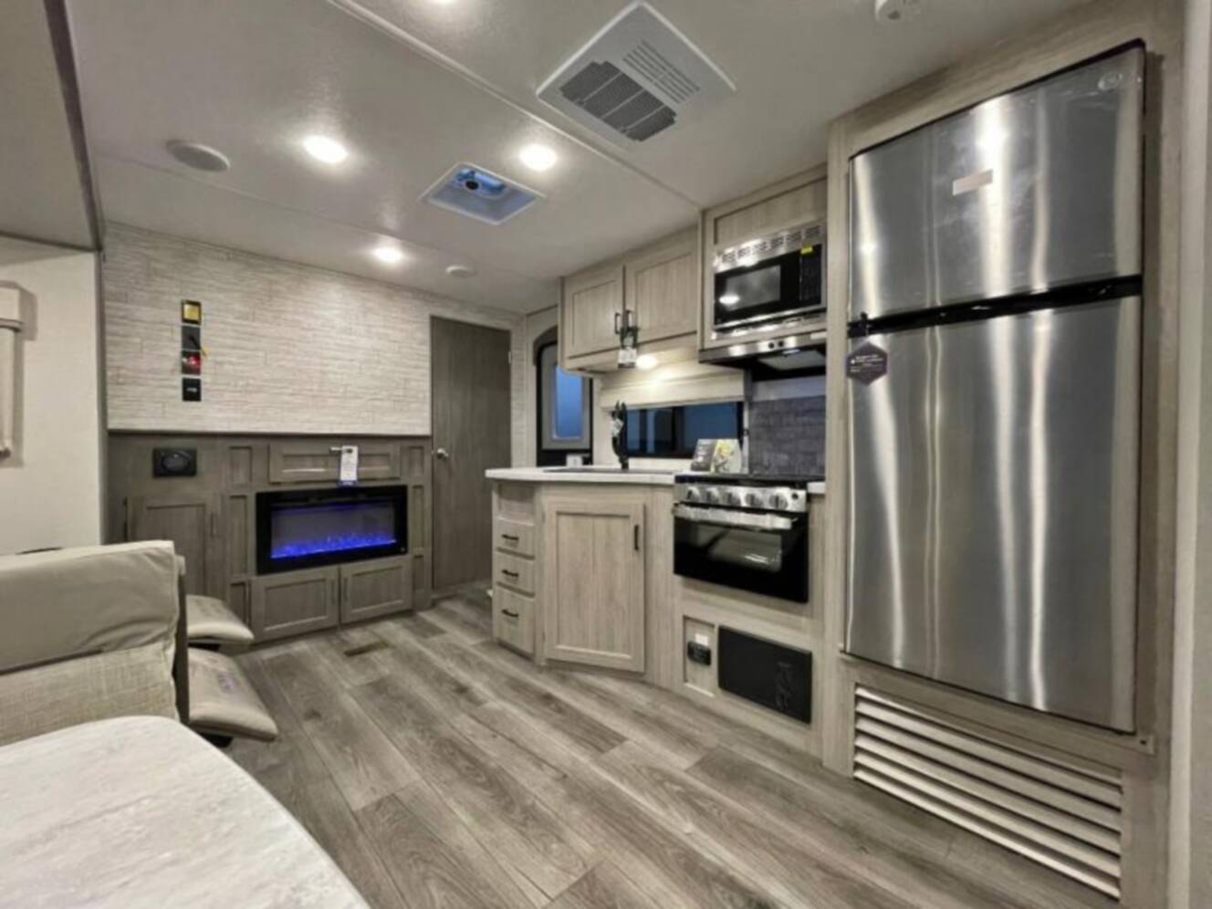 A photo of this 2026 Coachmen Rv Catalina Legacy Edition 293QBCK