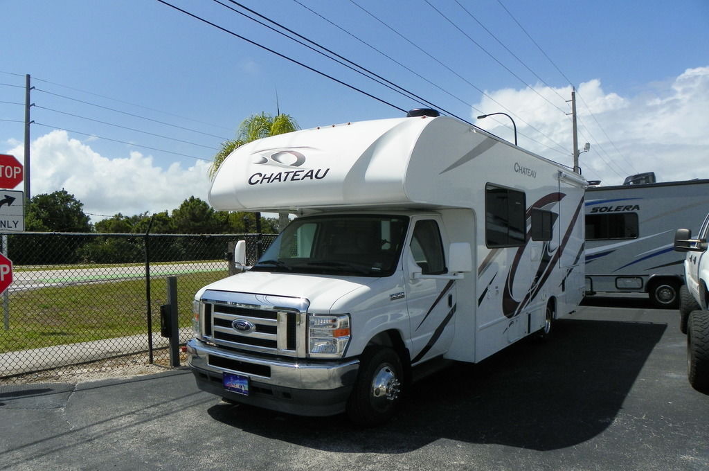 2021 Thor Motor Coach Chateau 26B RV
