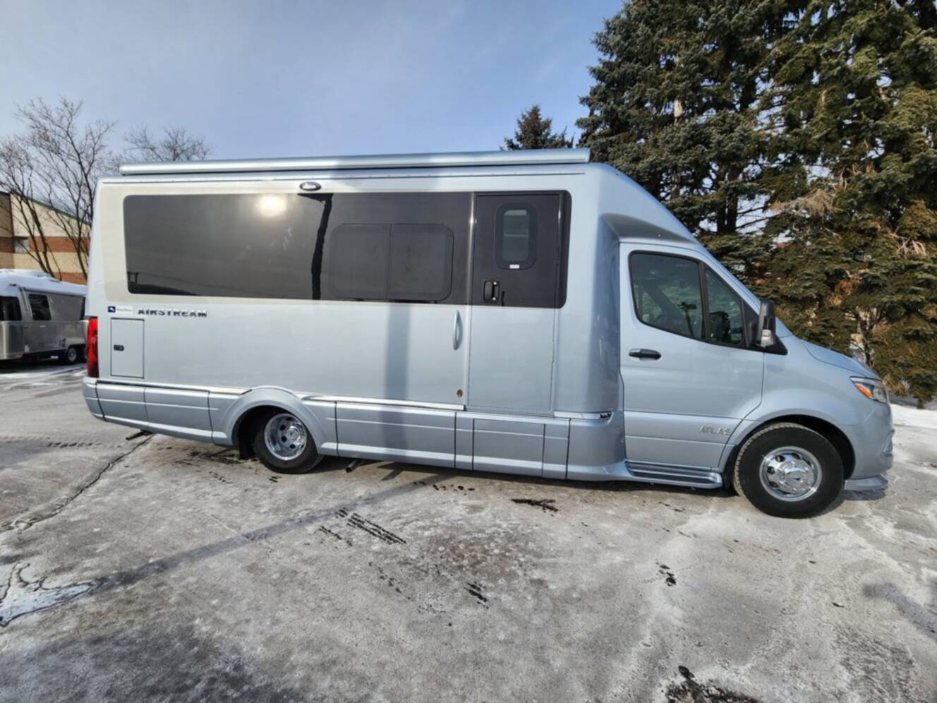A photo of this 2026 Airstream Atlas 25MS Murphy Suite