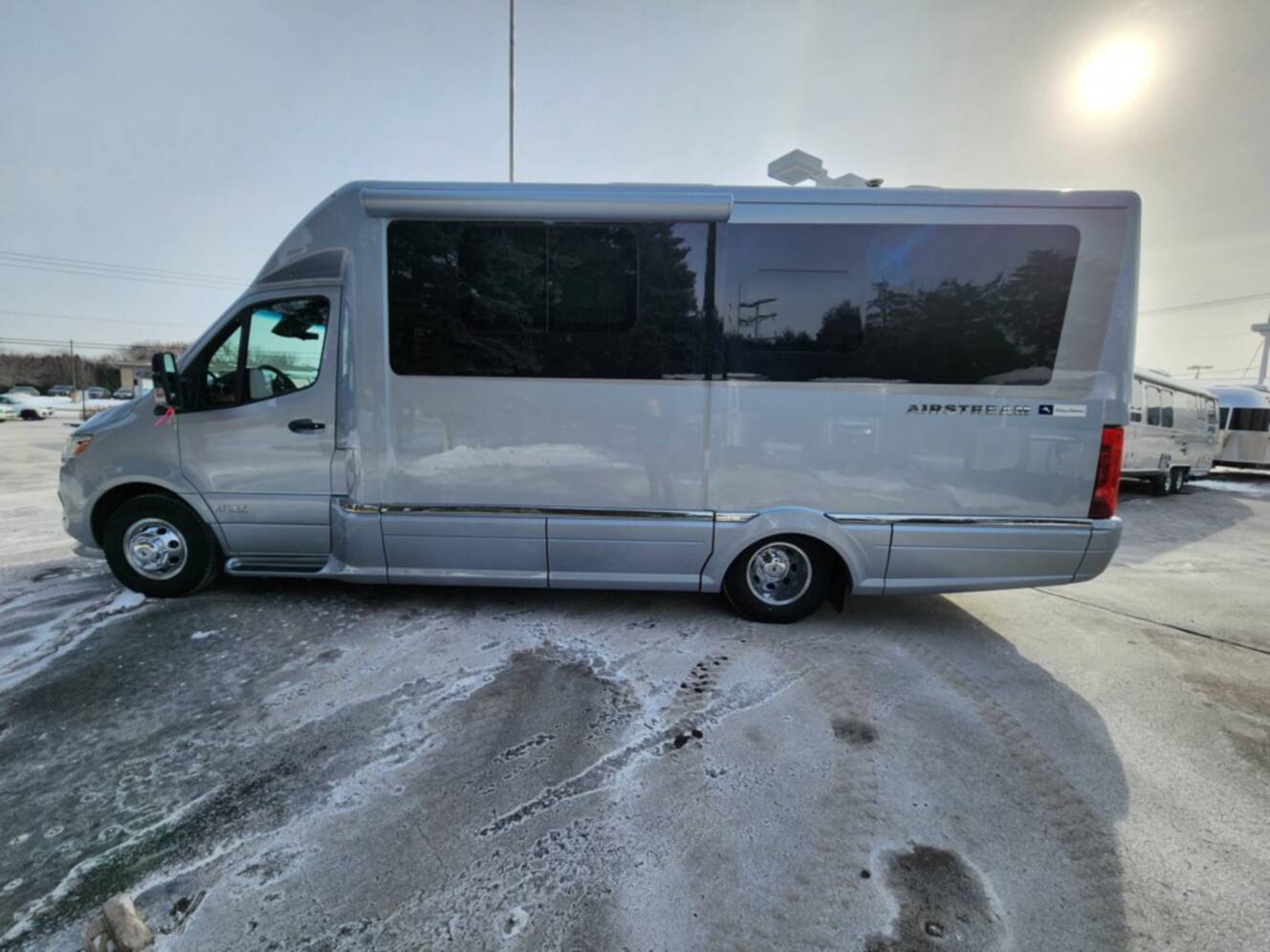 A photo of this 2026 Airstream Atlas 25MS Murphy Suite