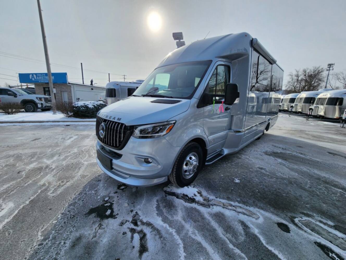 A photo of this 2026 Airstream Atlas 25MS Murphy Suite