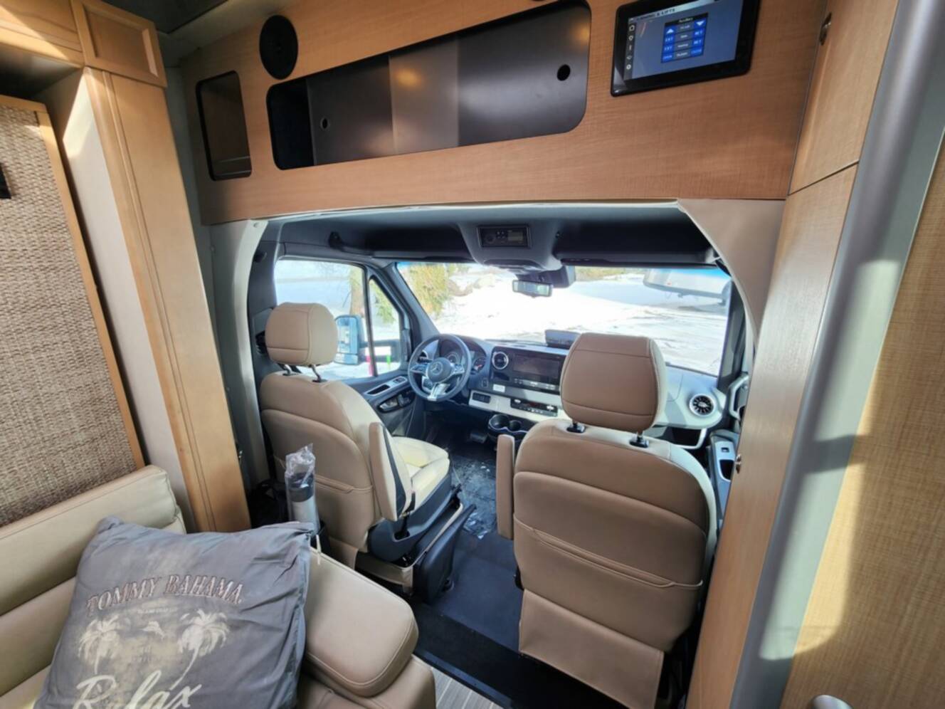 A photo of this 2026 Airstream Atlas 25MS Murphy Suite