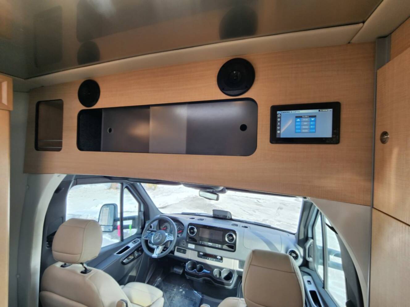 A photo of this 2026 Airstream Atlas 25MS Murphy Suite