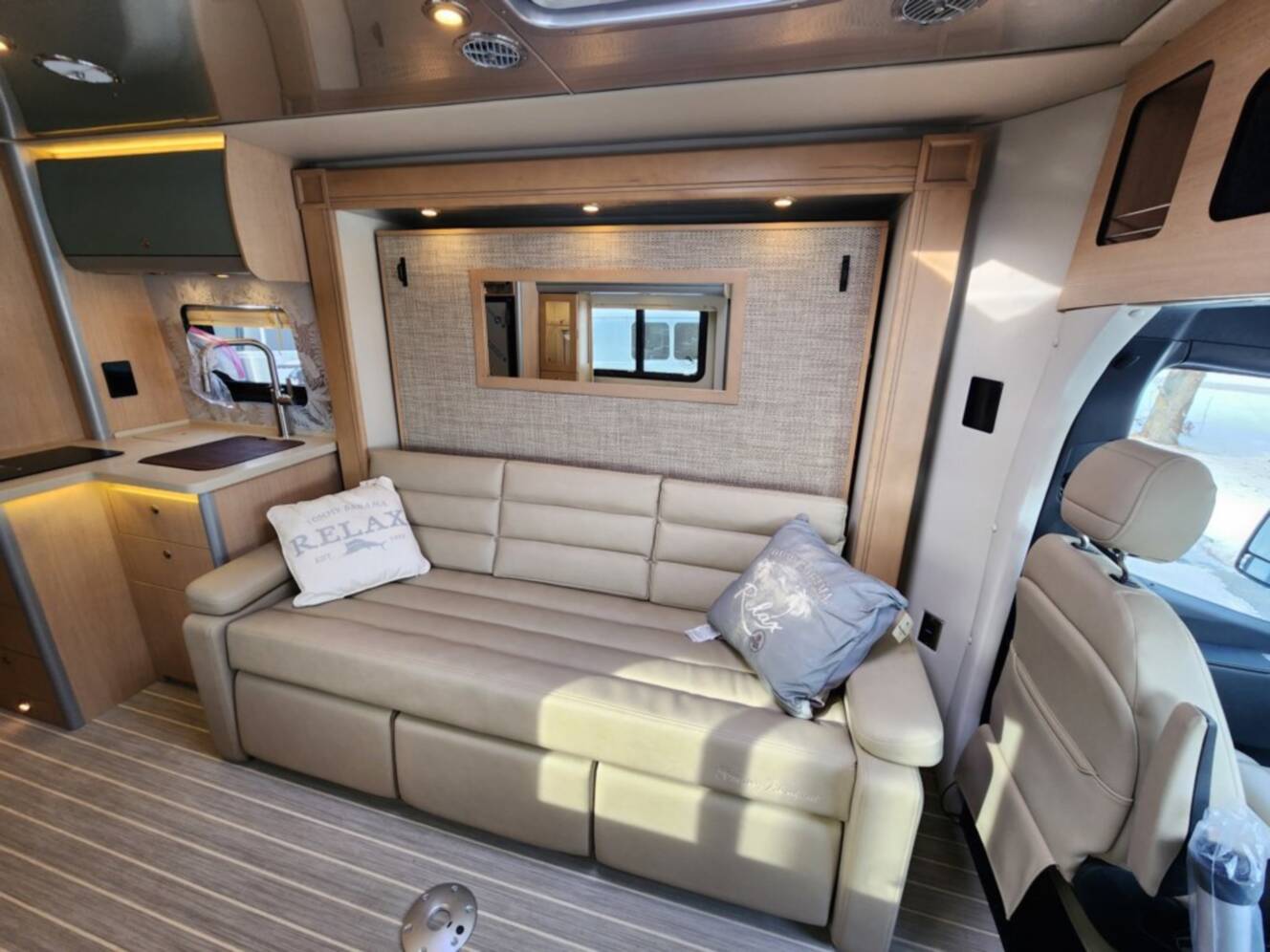 A photo of this 2026 Airstream Atlas 25MS Murphy Suite
