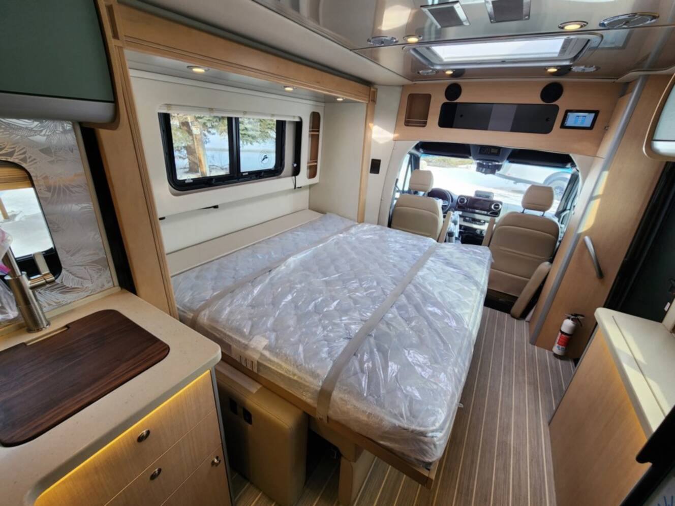 A photo of this 2026 Airstream Atlas 25MS Murphy Suite