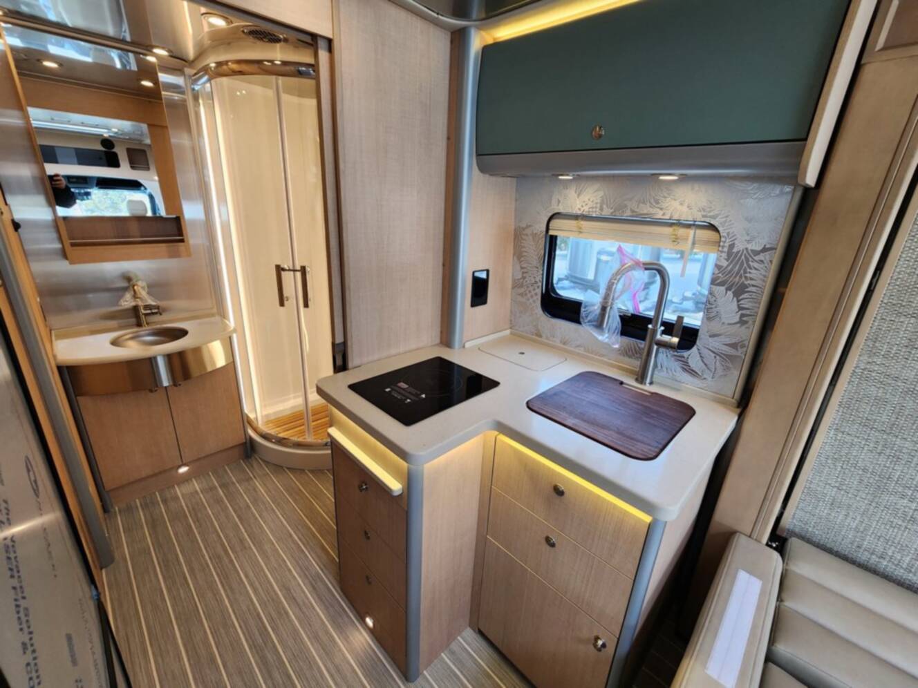 A photo of this 2026 Airstream Atlas 25MS Murphy Suite