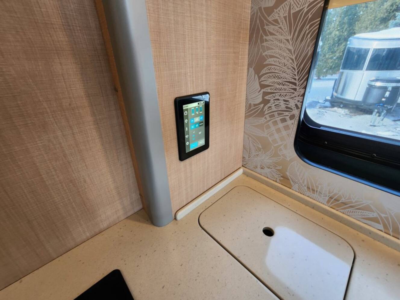 A photo of this 2026 Airstream Atlas 25MS Murphy Suite