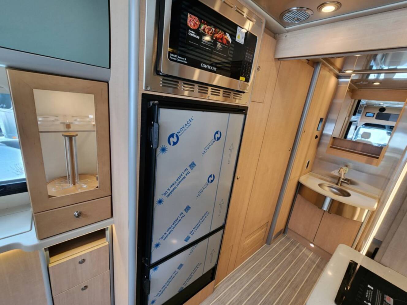 A photo of this 2026 Airstream Atlas 25MS Murphy Suite