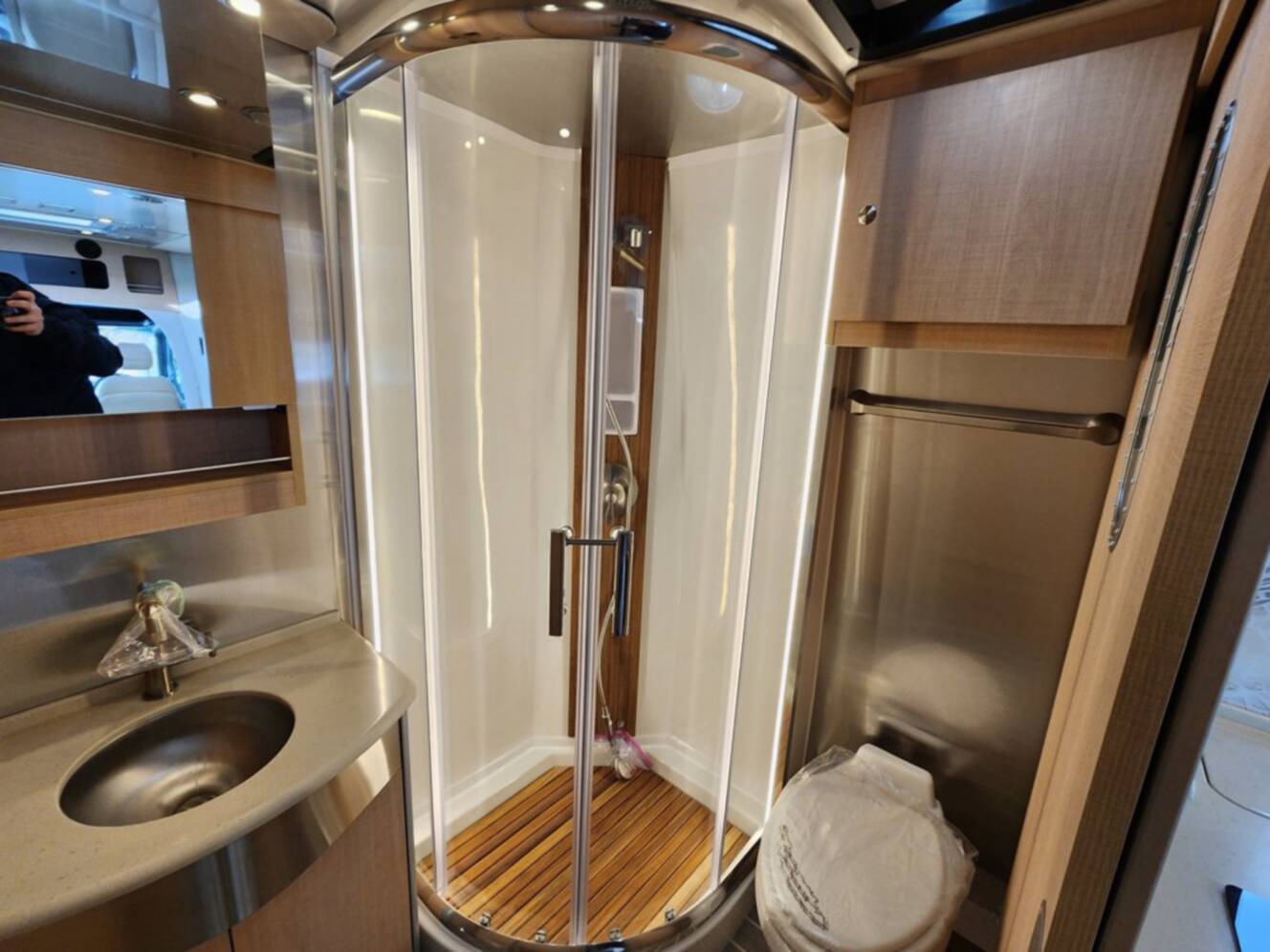 A photo of this 2026 Airstream Atlas 25MS Murphy Suite