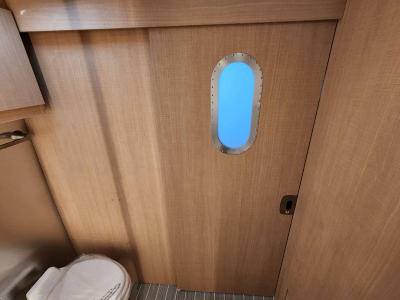 A photo of this 2026 Airstream Atlas 25MS Murphy Suite