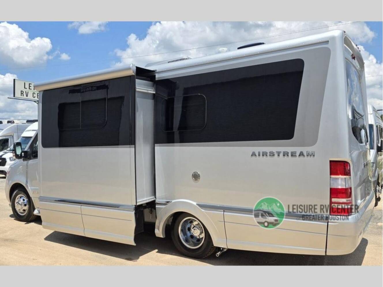A photo of this 2026 Airstream Atlas Murphy Suite