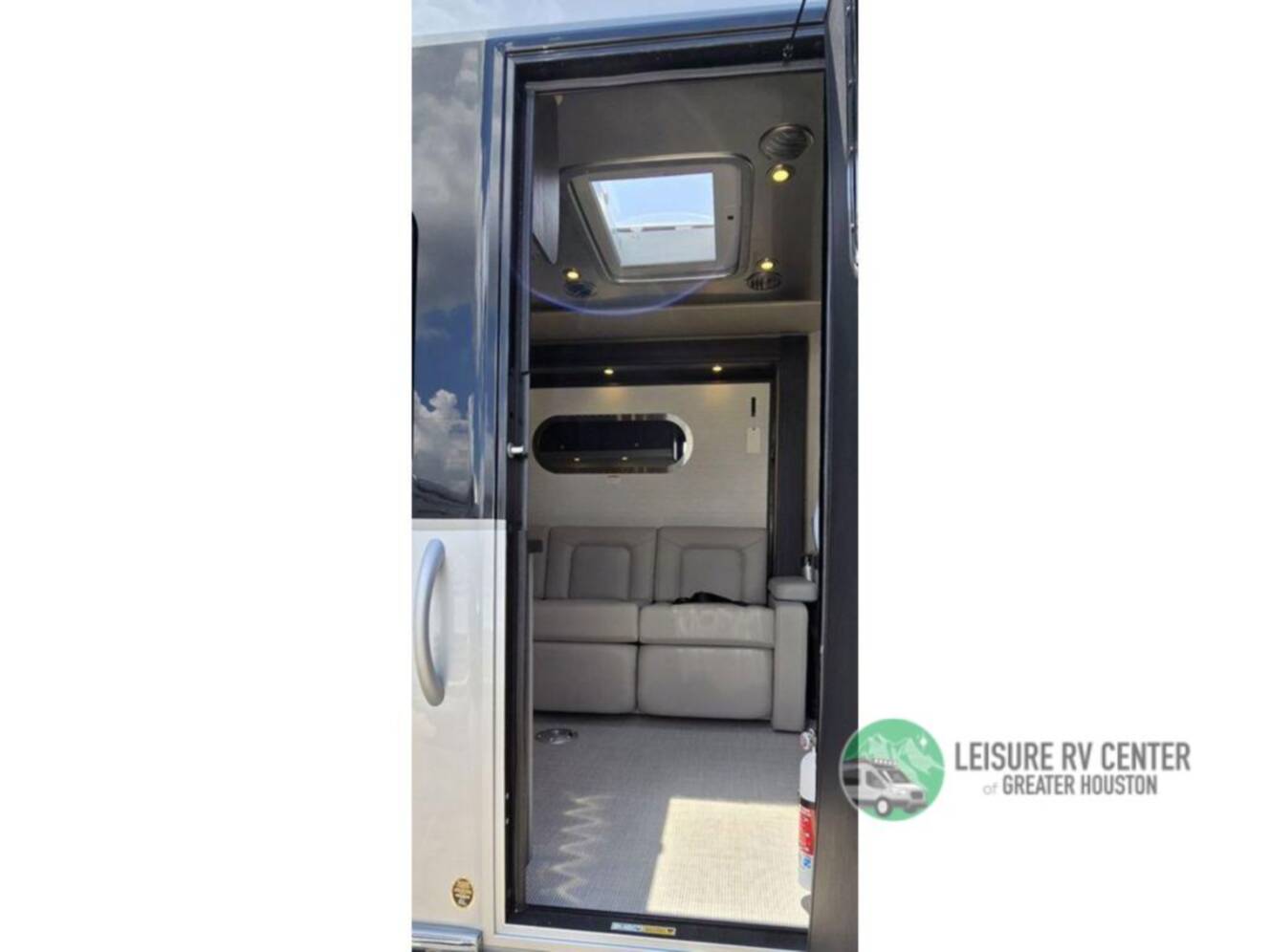 A photo of this 2026 Airstream Atlas Murphy Suite