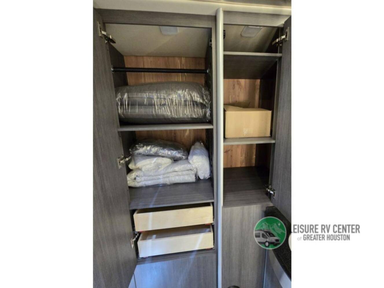 A photo of this 2026 Airstream Atlas Murphy Suite