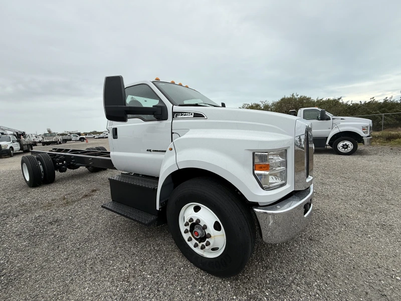 2025 FORD F750