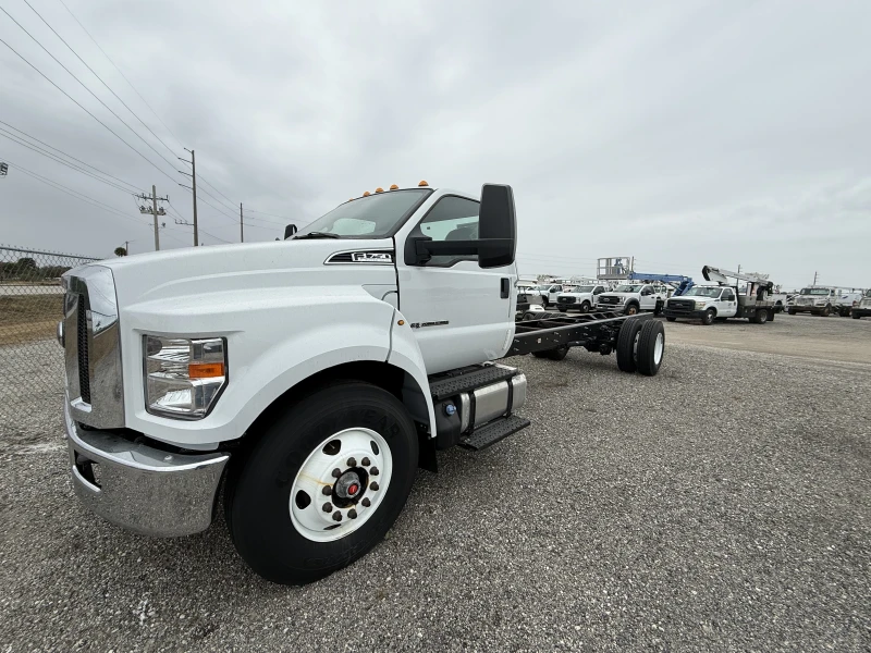 2025 FORD F750