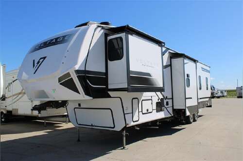 2026 Dutchmen VOLTAGE V SERIES 3850 in le mars IA