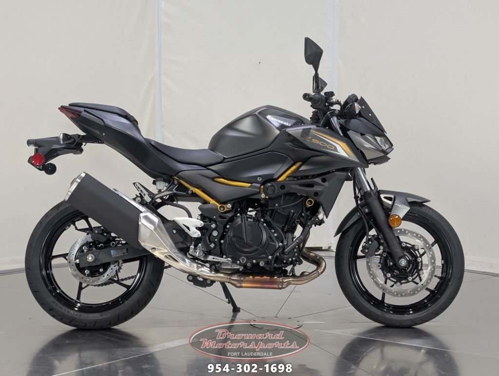 New 2024 Kawasaki Ninja ZX™-6R Pearl Robotic White/metallic Gray