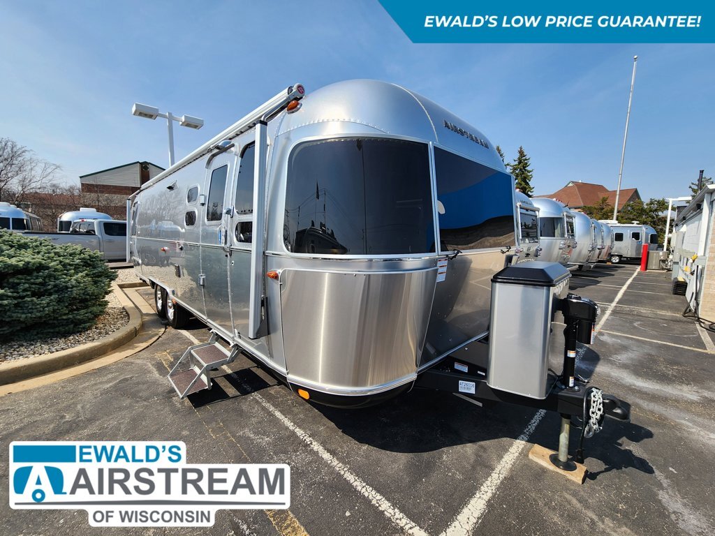 2026 Airstream Classic 30RB Twin in hales corners WI