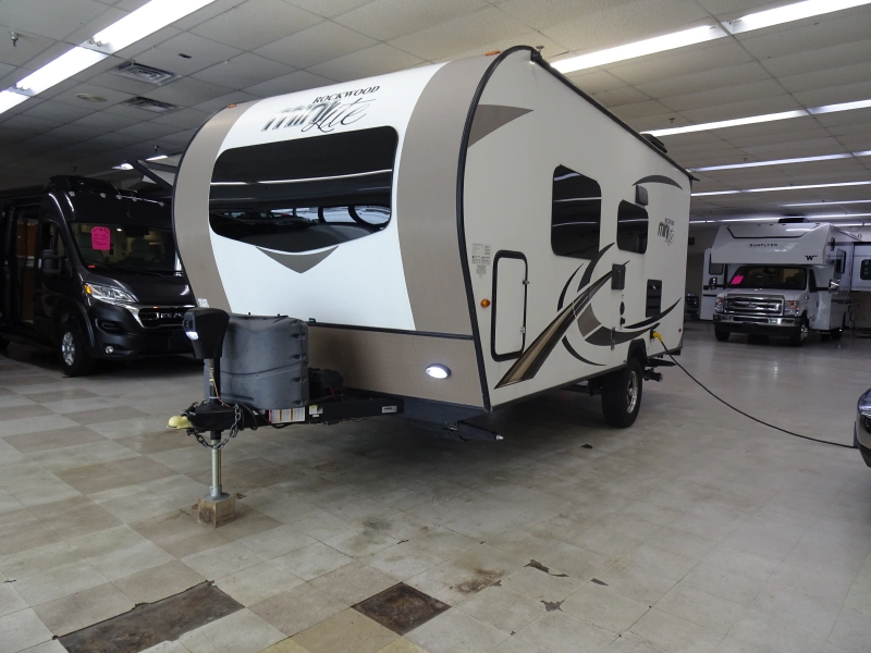 2018 FOREST RIVER ROCKWOOD MINI LITE 1905BHG