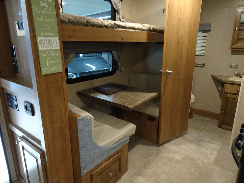 2018 FOREST RIVER ROCKWOOD MINI LITE 1905BHG