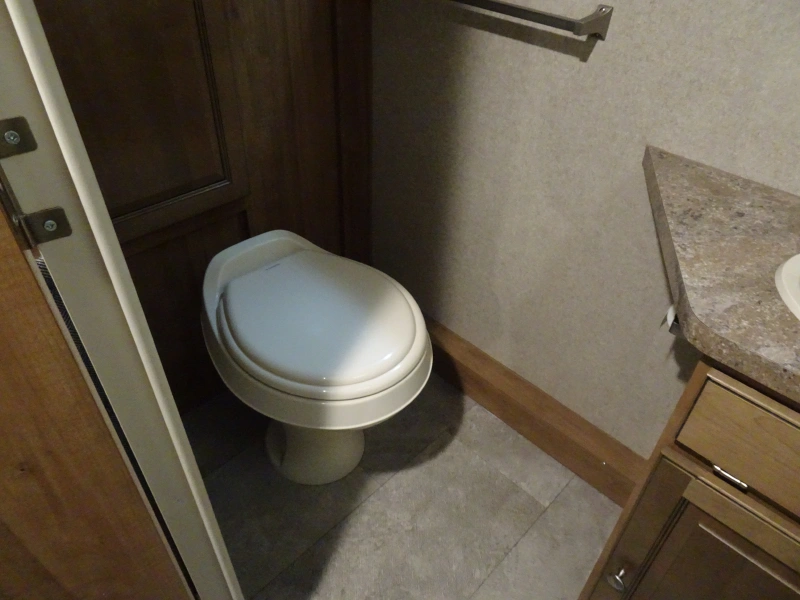 2018 FOREST RIVER ROCKWOOD MINI LITE 1905BHG