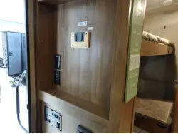 2018 FOREST RIVER ROCKWOOD MINI LITE 1905BHG