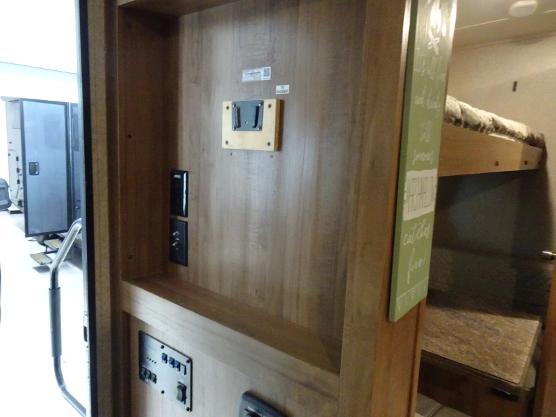 2018 FOREST RIVER ROCKWOOD MINI LITE 1905BHG