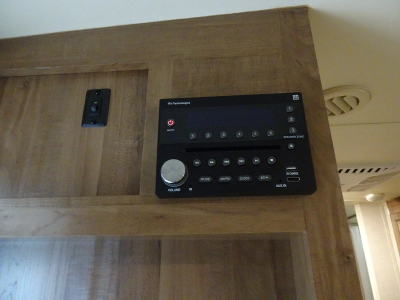 2018 FOREST RIVER ROCKWOOD MINI LITE 1905BHG