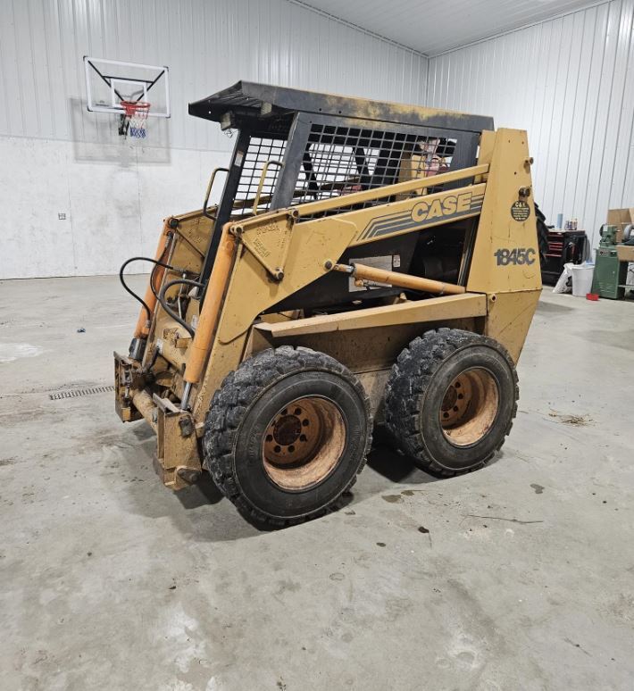 2000 CASE 1845C in Bremen, IN