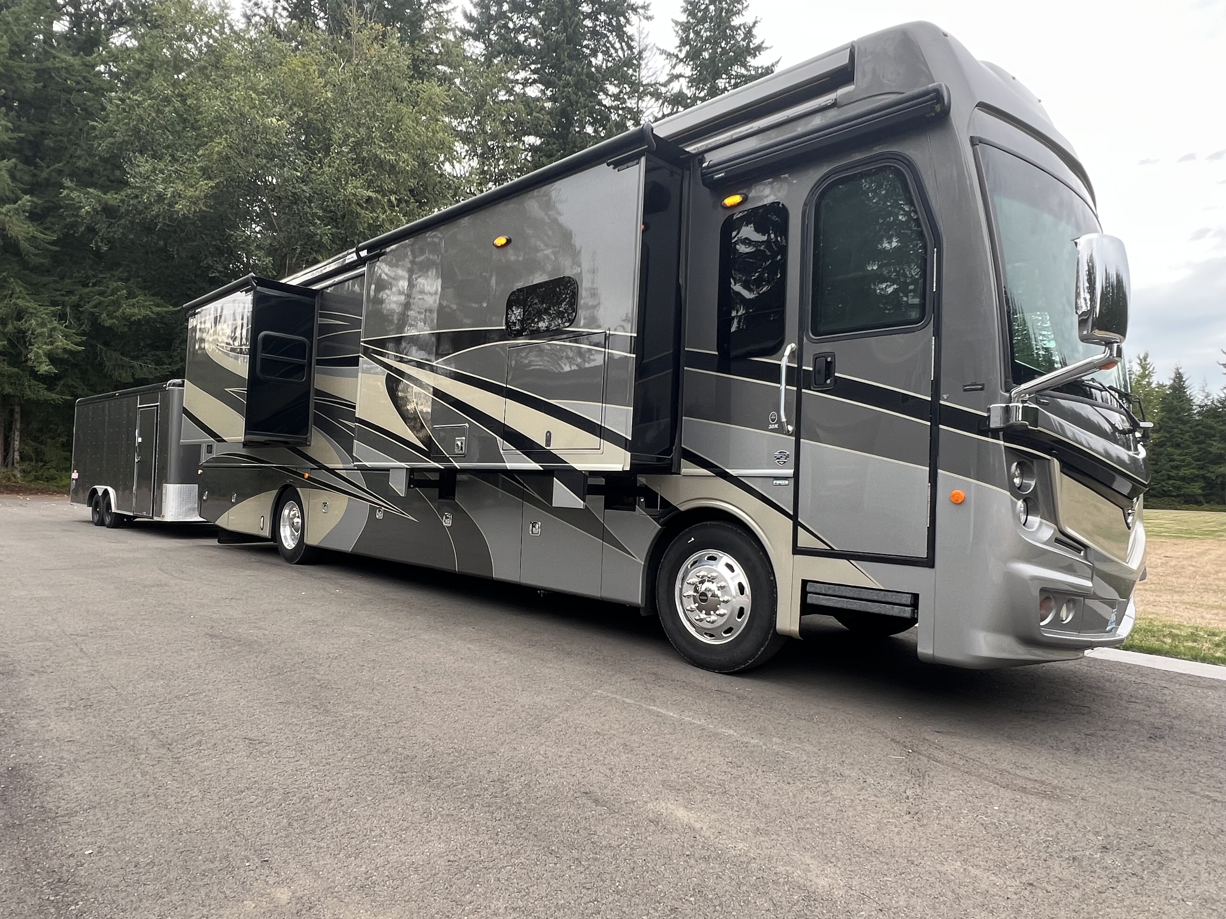 2018 Fleetwood DISCOVERY LXE 38K RV