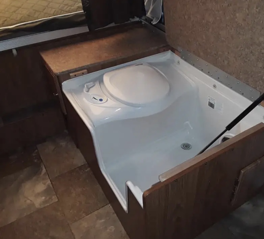 2013 Forest River ROCKWOOD FREEDOM 2318G in lake charles LA