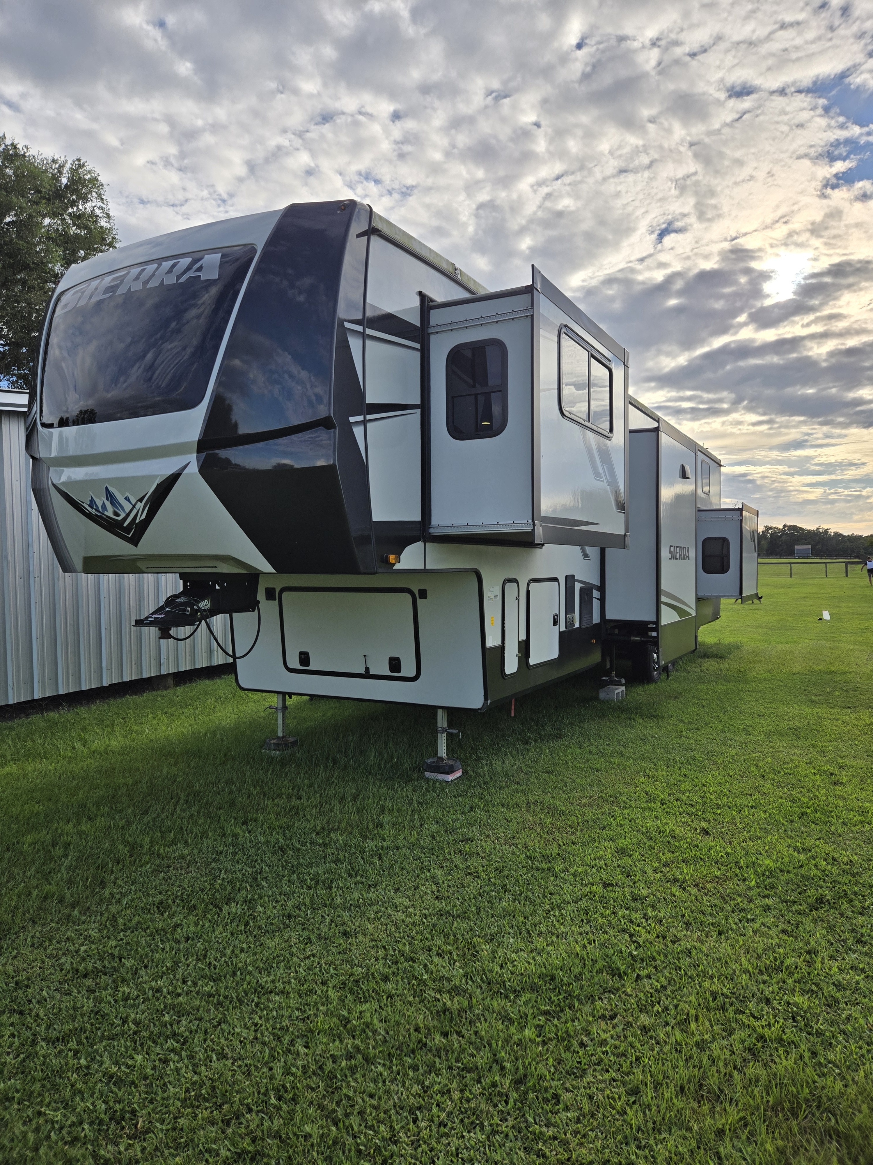 2023 Forest River SIERRA 3990FL in dade city FL
