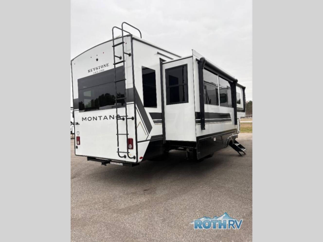 A photo of this 2026 Keystone Rv Montana 3231CK