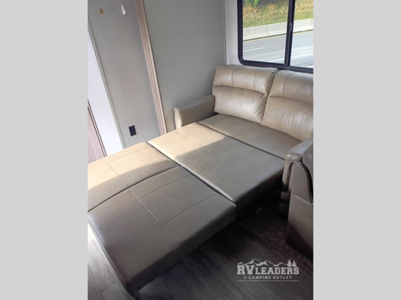 A photo of this 2023 Grand Design Imagine 2800BH