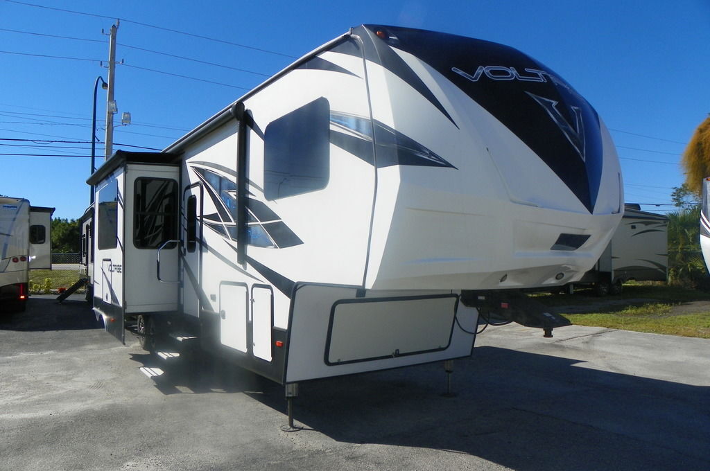 2018 Dutchmen Rv Voltage V3605 in hobe sound FL