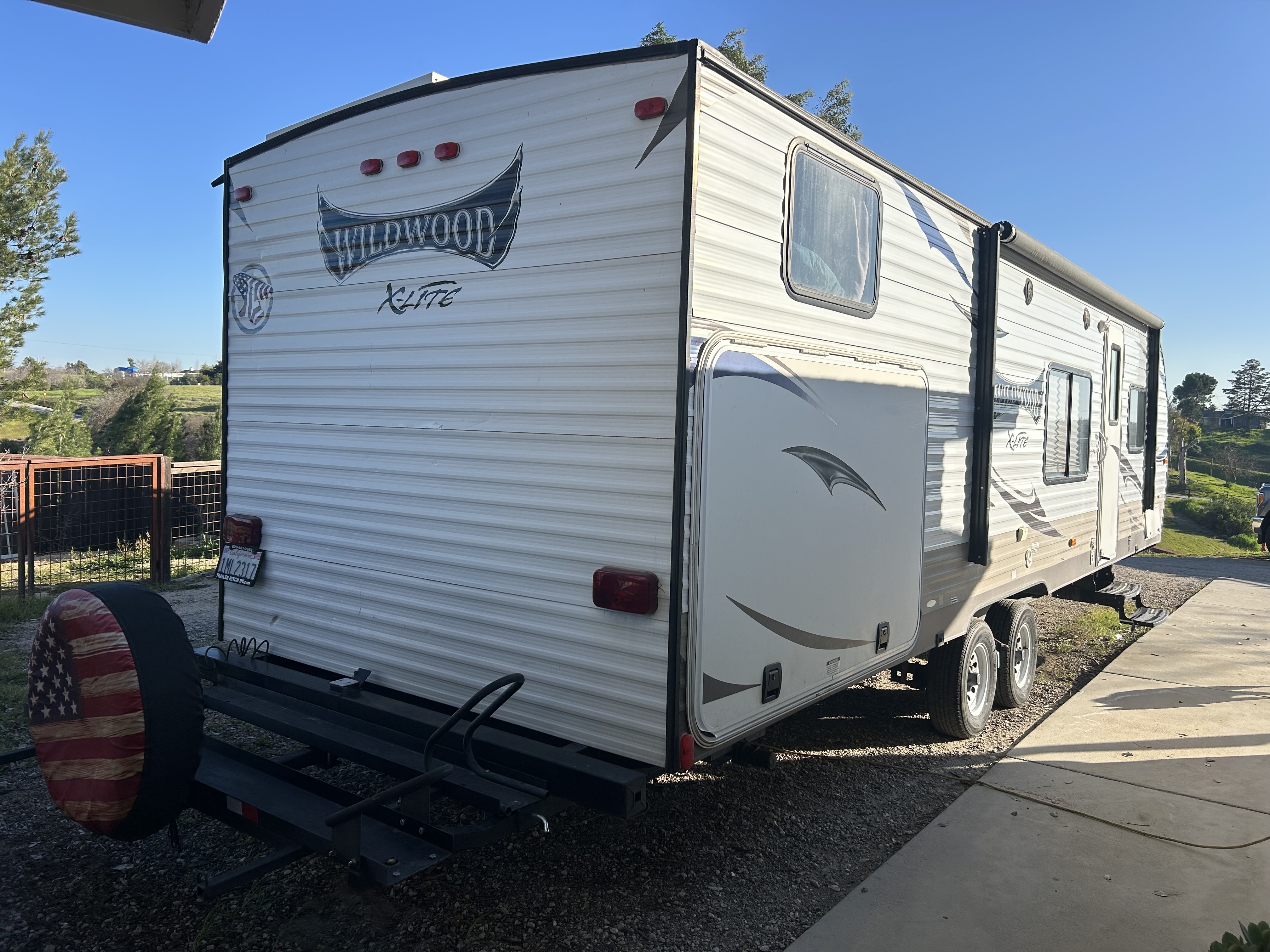 2015 Forest River WILDWOOD X-LITE 281QBXL in paso robles CA