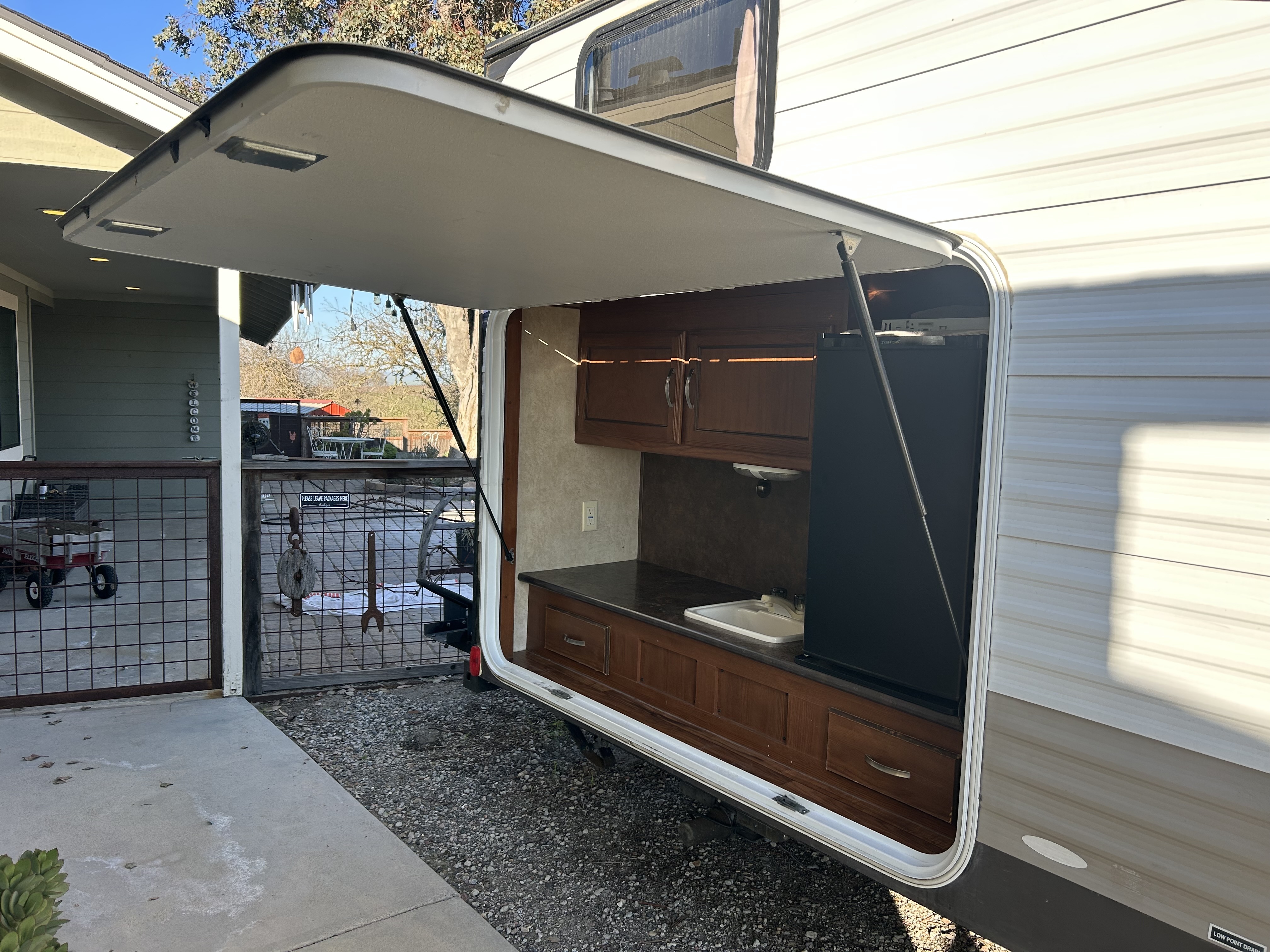 2015 Forest River WILDWOOD X-LITE 281QBXL in paso robles CA