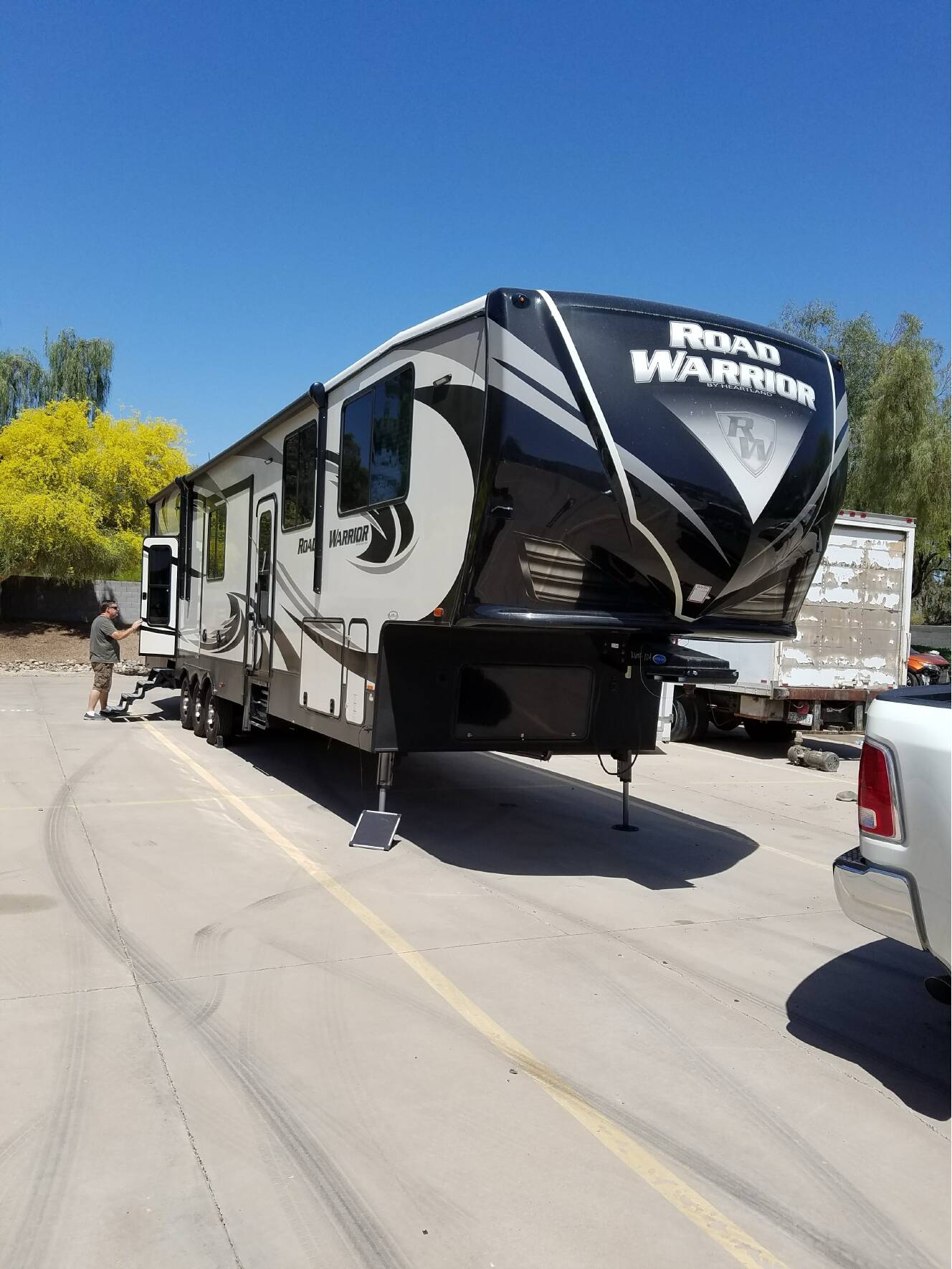 A photo of this 2018 Heartland ROAD WARRIOR 429RW