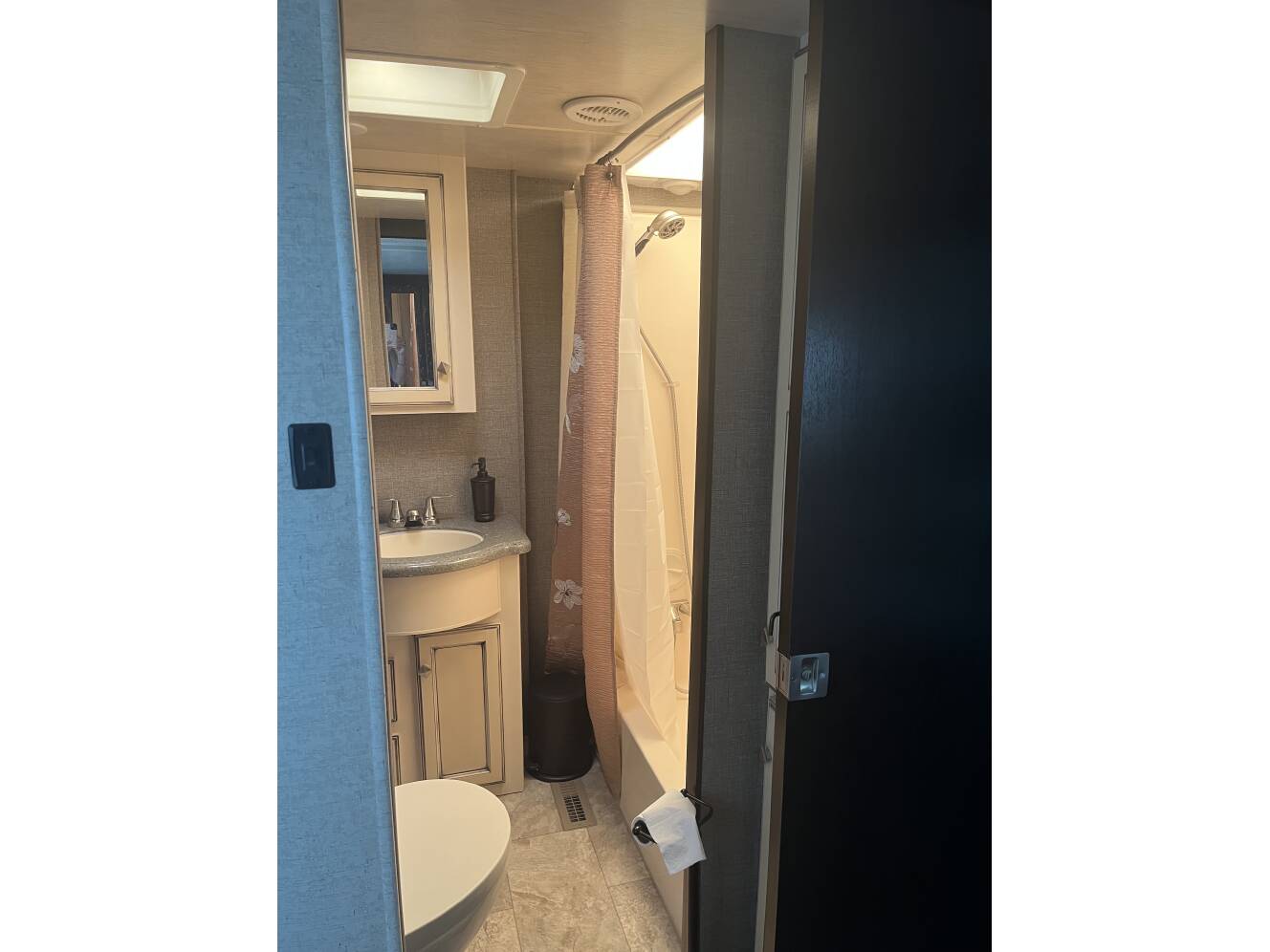 A photo of this 2018 Heartland ROAD WARRIOR 429RW