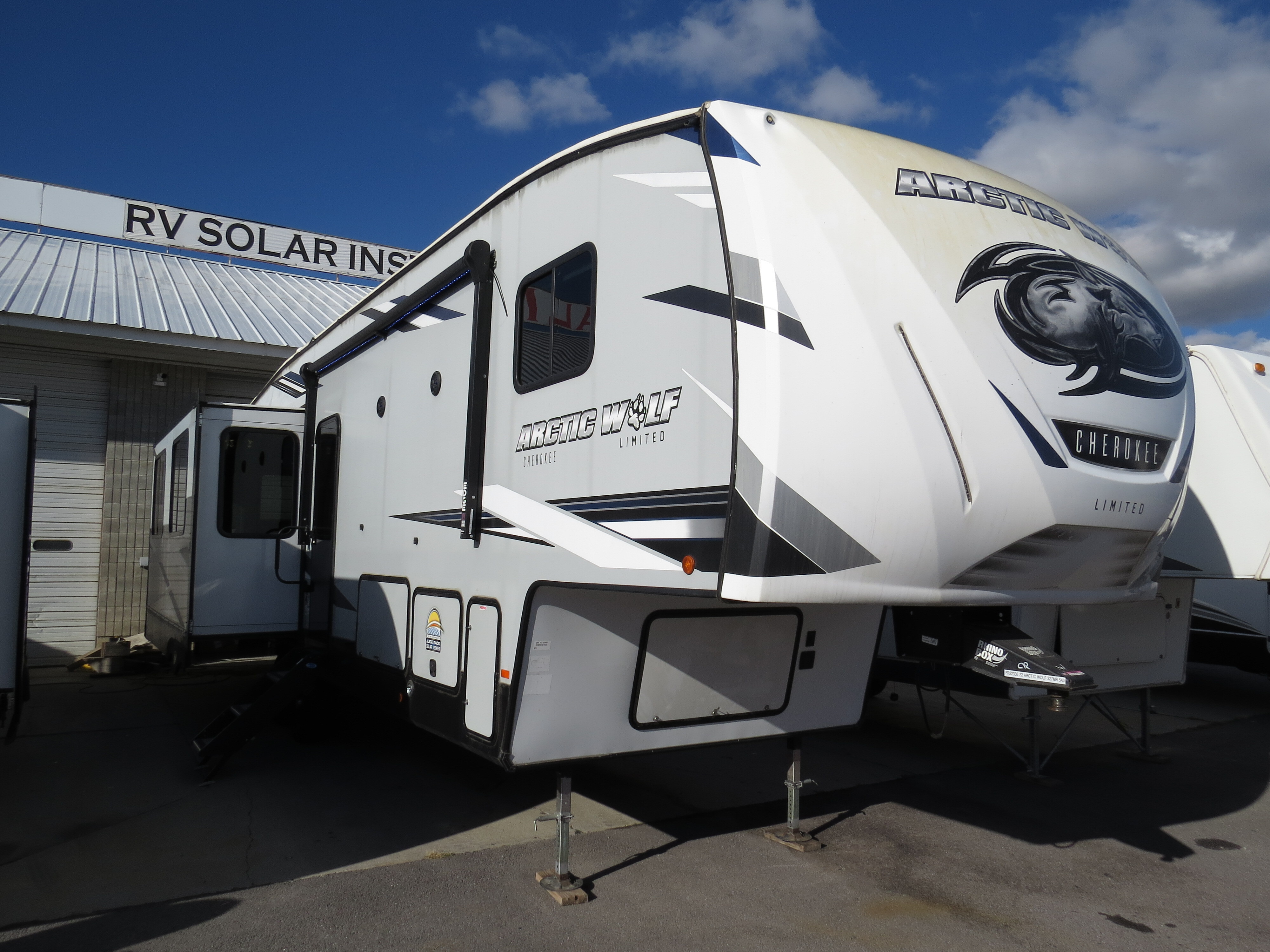 Forest River Cherokee Arctic Wolf 327MB RVs For Sale - RV Trader