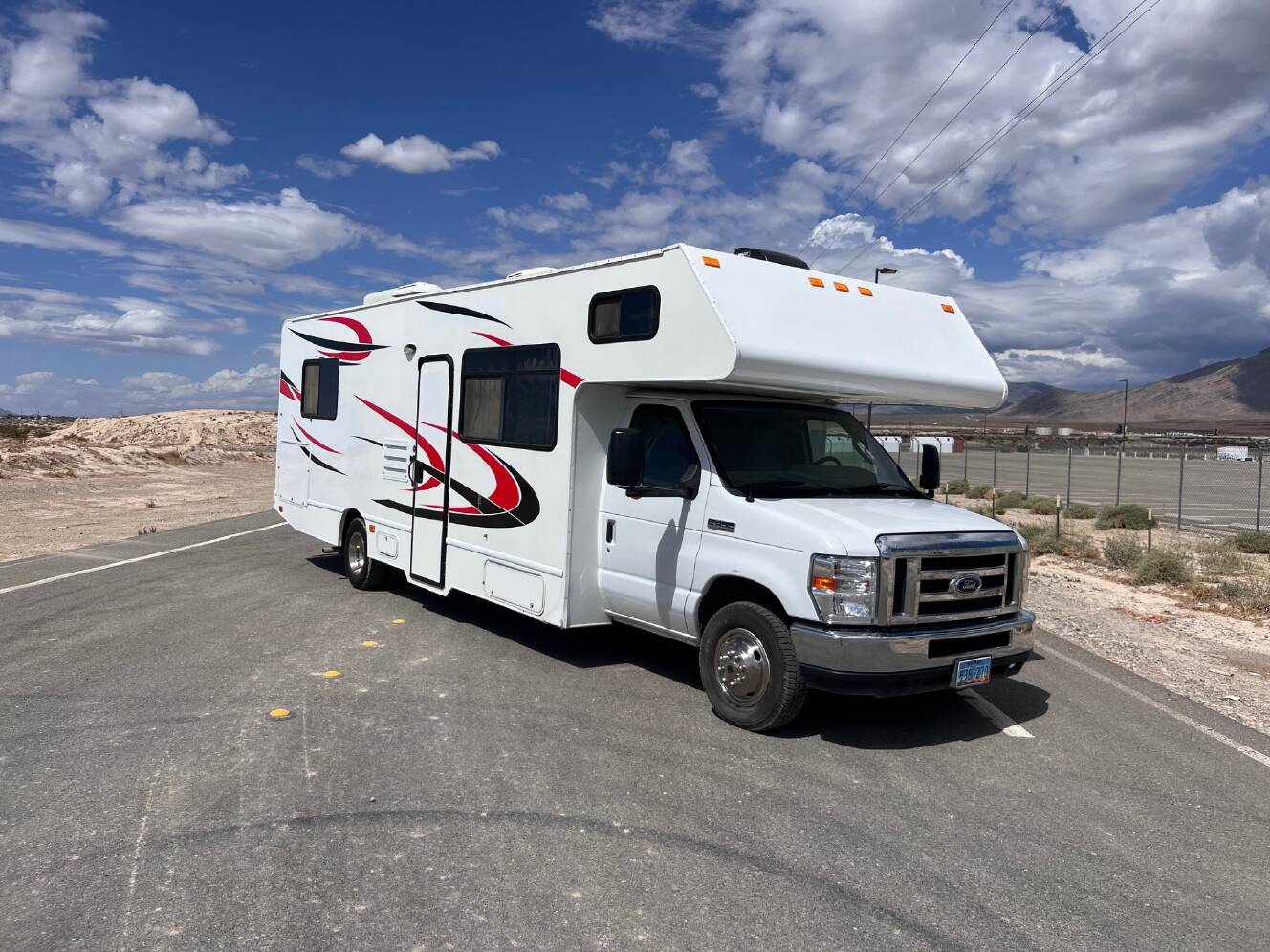 A photo of this 2019 Thor Motor Coach FOUR WINDS MAJESTIC 28A