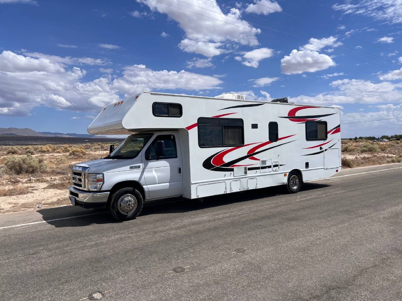 A photo of this 2019 Thor Motor Coach FOUR WINDS MAJESTIC 28A