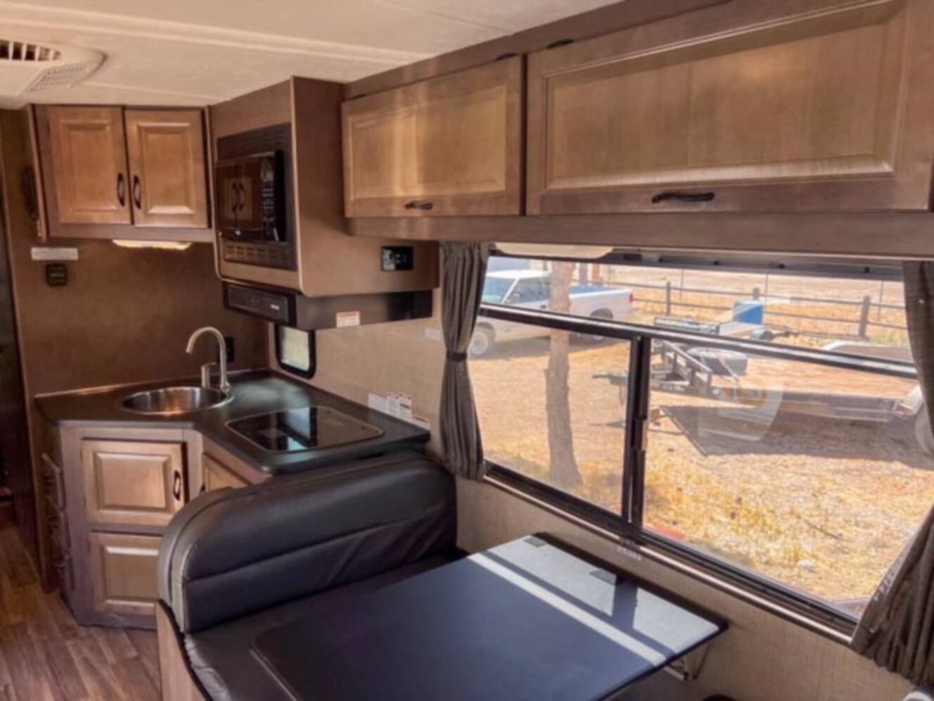 A photo of this 2019 Thor Motor Coach FOUR WINDS MAJESTIC 28A