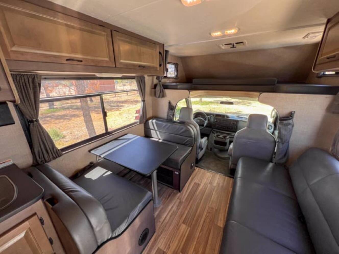 A photo of this 2019 Thor Motor Coach FOUR WINDS MAJESTIC 28A