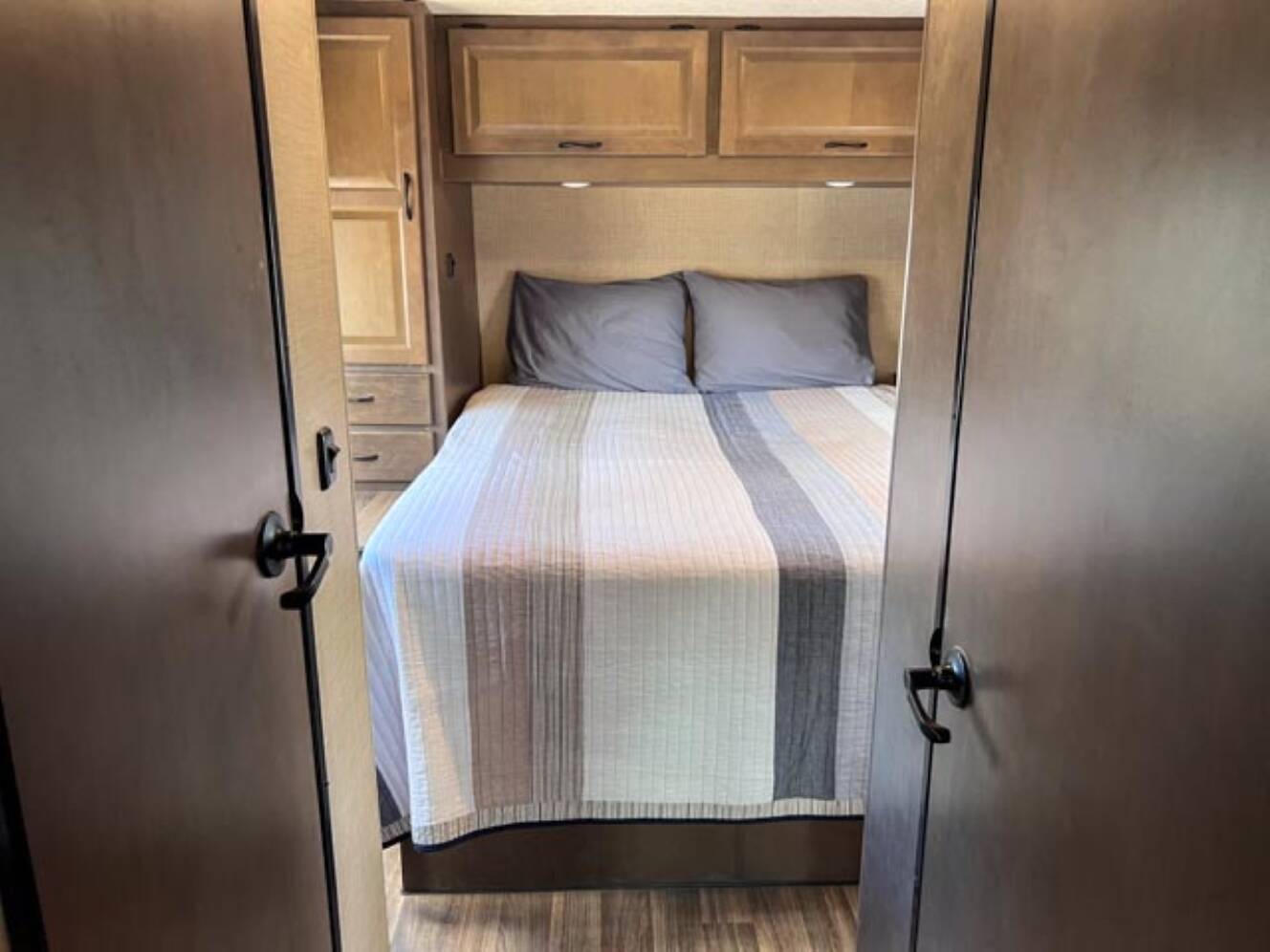A photo of this 2019 Thor Motor Coach FOUR WINDS MAJESTIC 28A
