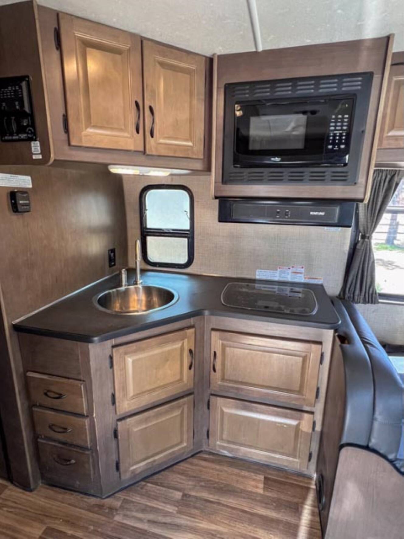 A photo of this 2019 Thor Motor Coach FOUR WINDS MAJESTIC 28A