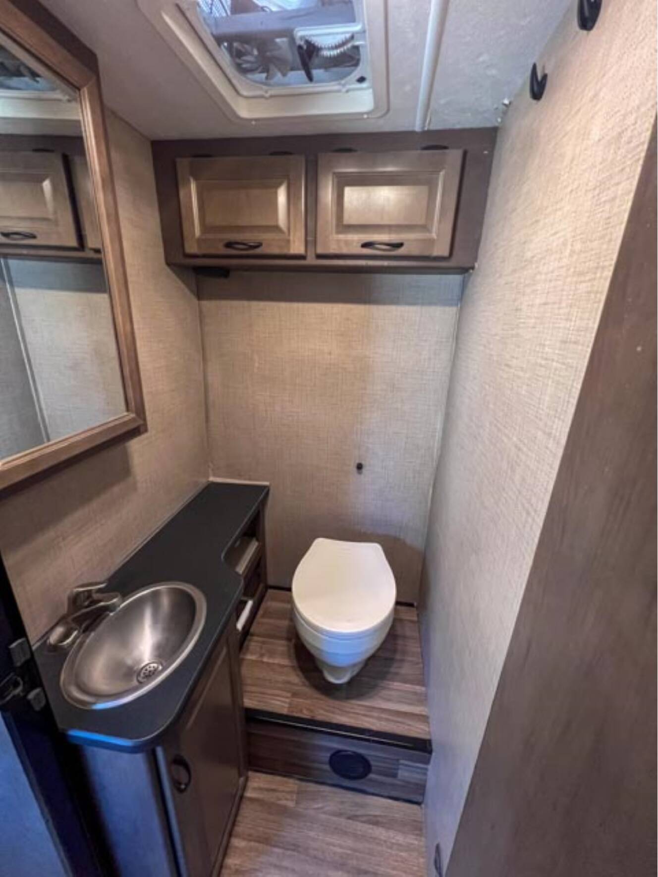 A photo of this 2019 Thor Motor Coach FOUR WINDS MAJESTIC 28A