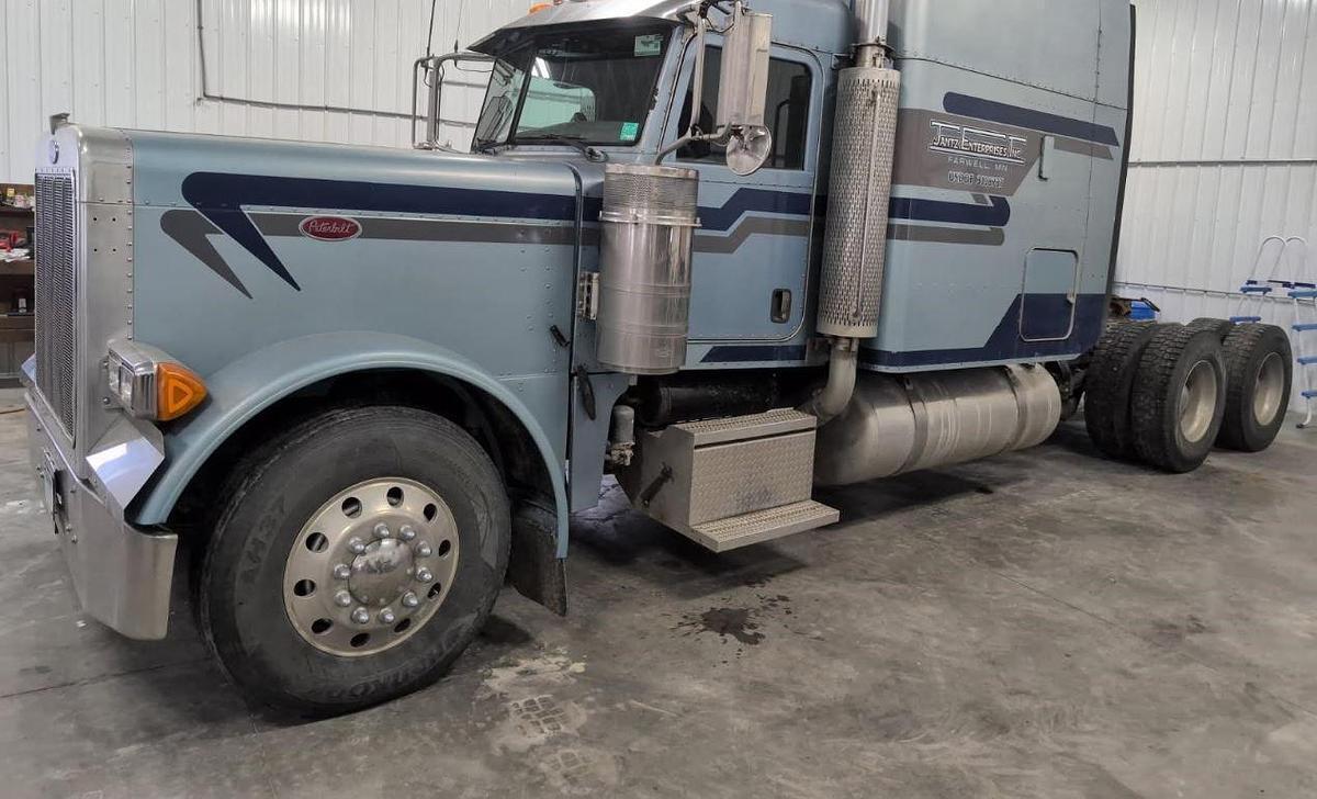2006 PETERBILT 379EXHD in Farwell, MN