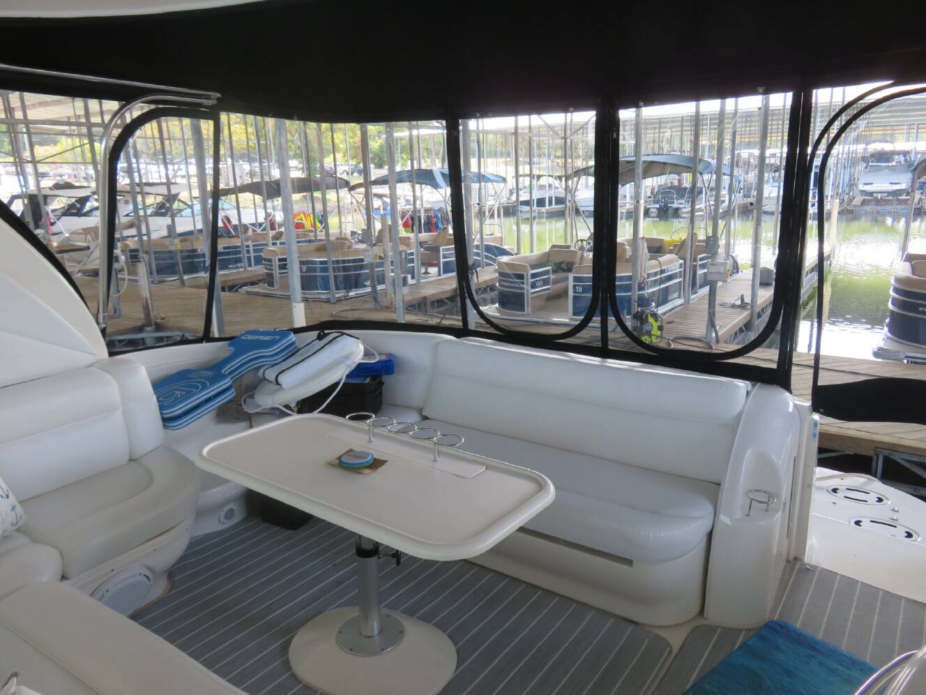 A photo of this 2001 Sea Ray 510 SUNDANCER