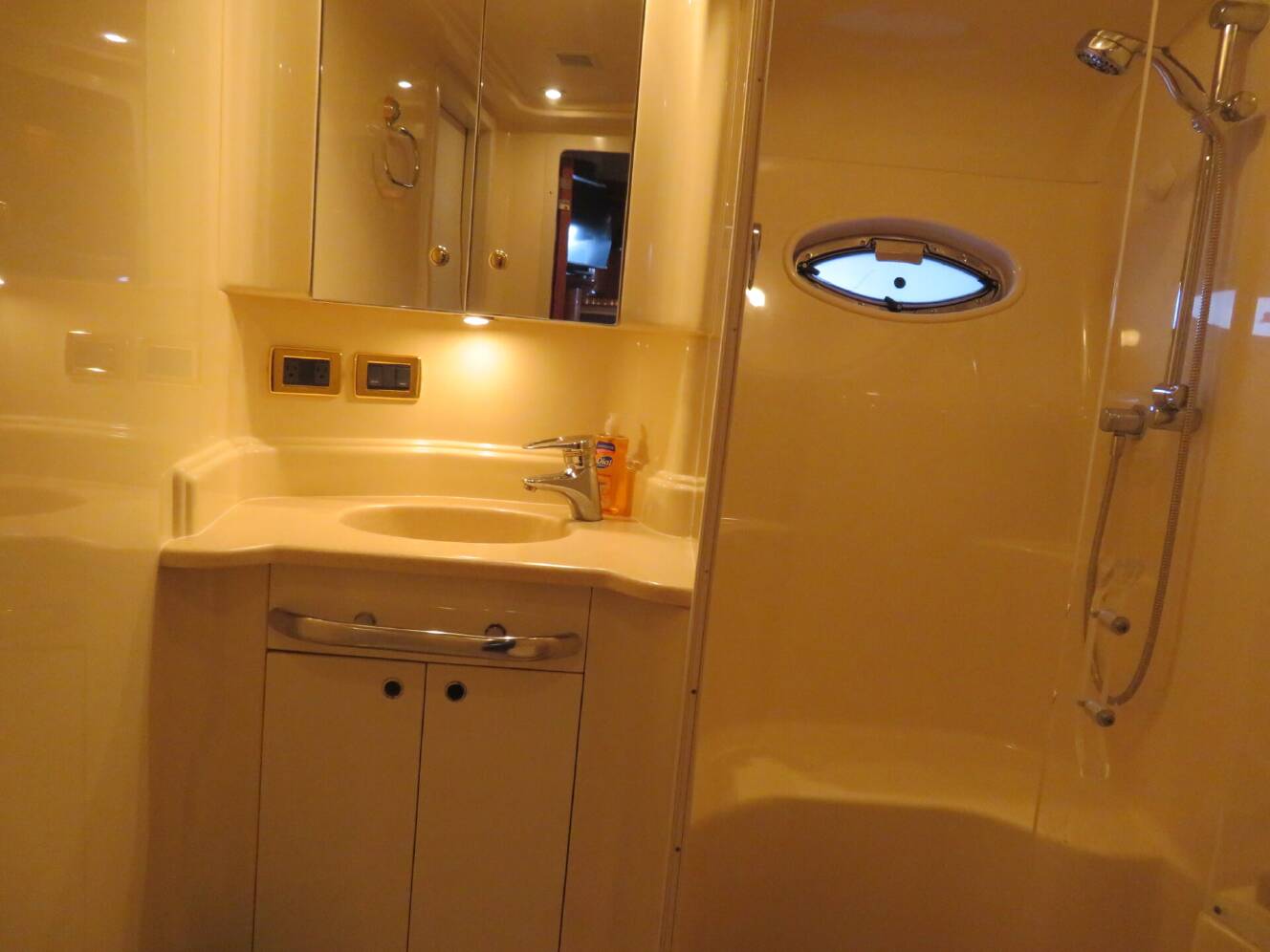 A photo of this 2001 Sea Ray 510 SUNDANCER